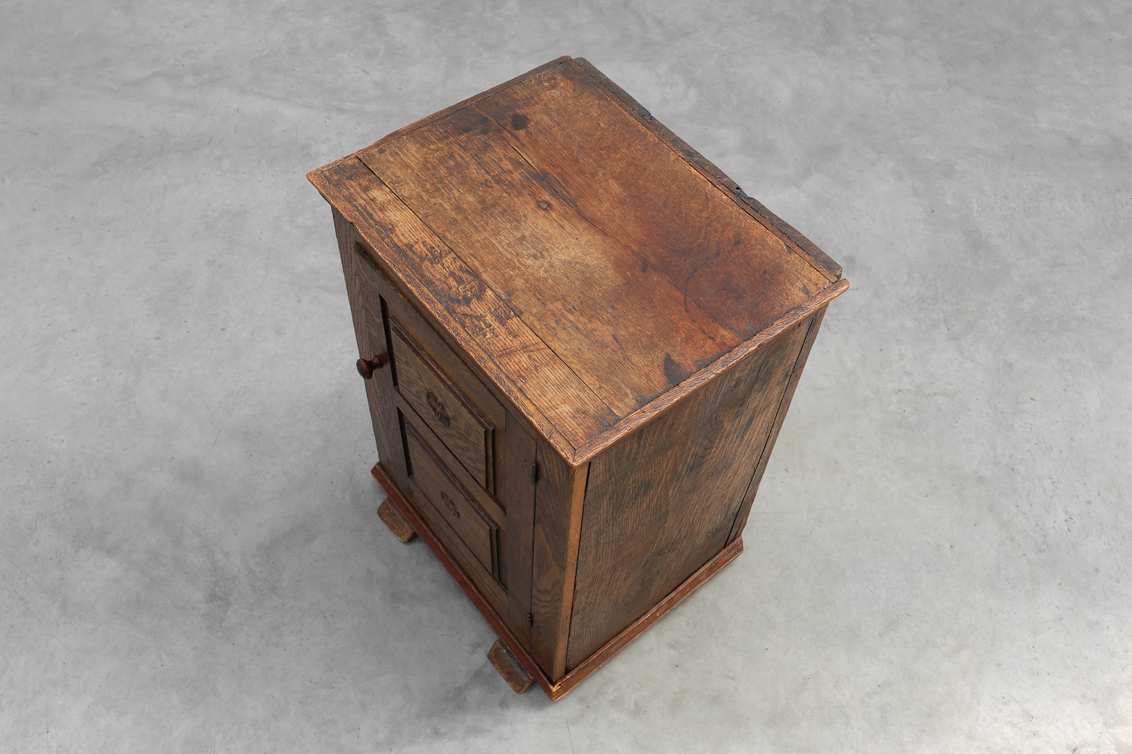 Rustic Solid Oak Cabinet with Geometric Floral Carvings, Belgium &ndash; 17th Centurythumbnail